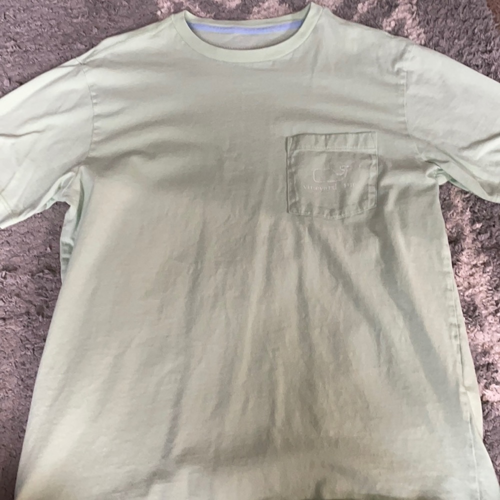 vineyard vines t shirt